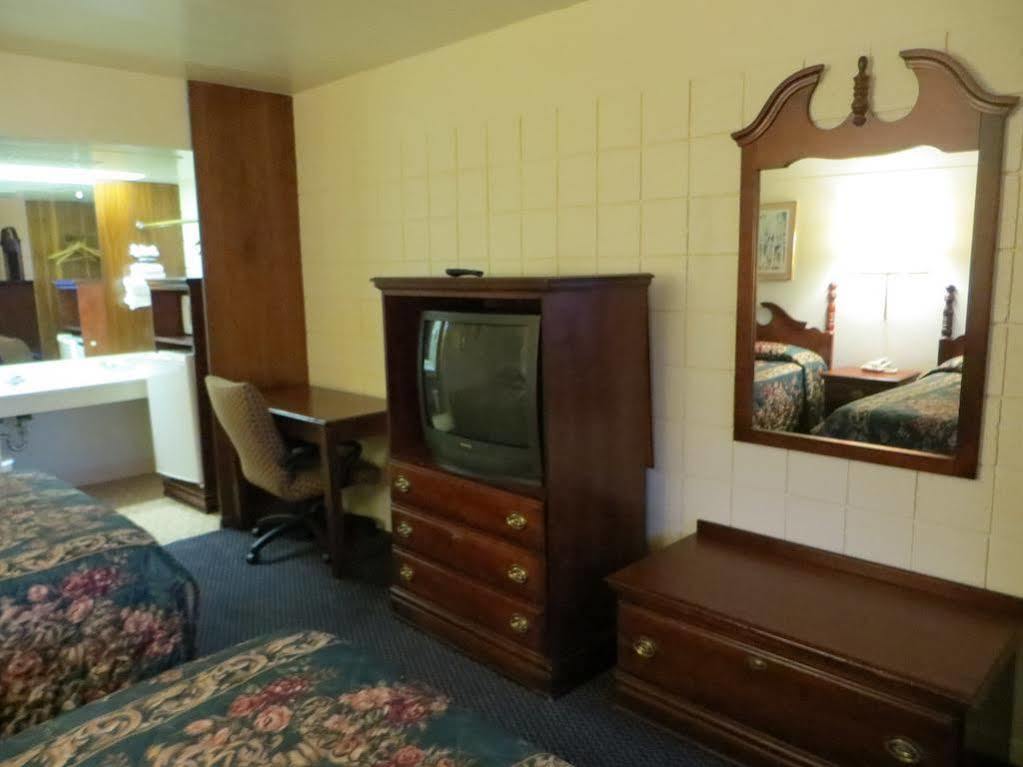 Centralia Motel Near Downtown By Oyo Экстерьер фото